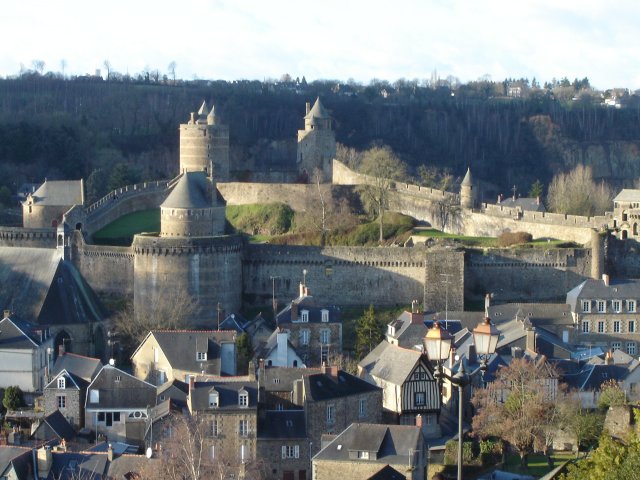 4) Château de Fougeres