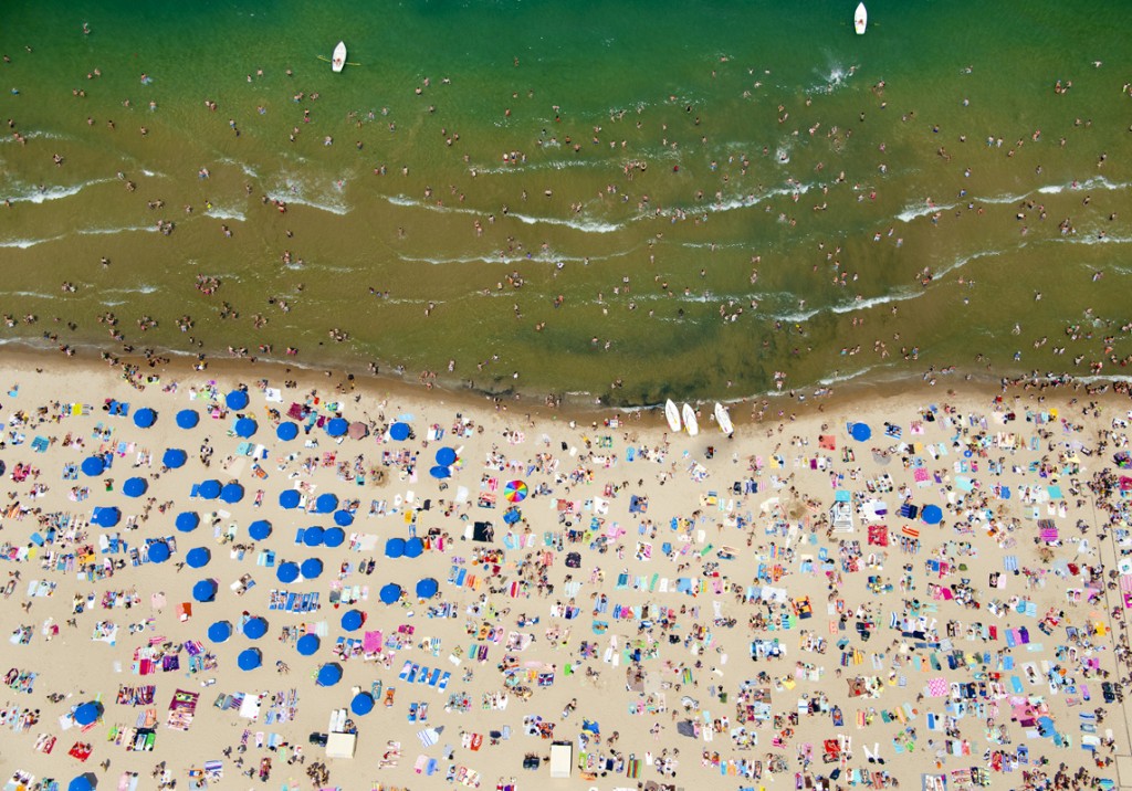 North-avenue-beach-with-lifeguard-boats