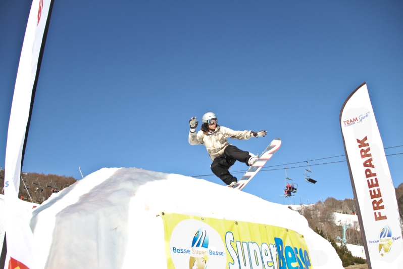 Superbesse, paradis des skieurs comme des snowboarders ! © OT Sancy